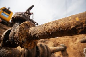 Yếu tố ảnh hưởng đến sự ăn mòn kim loại