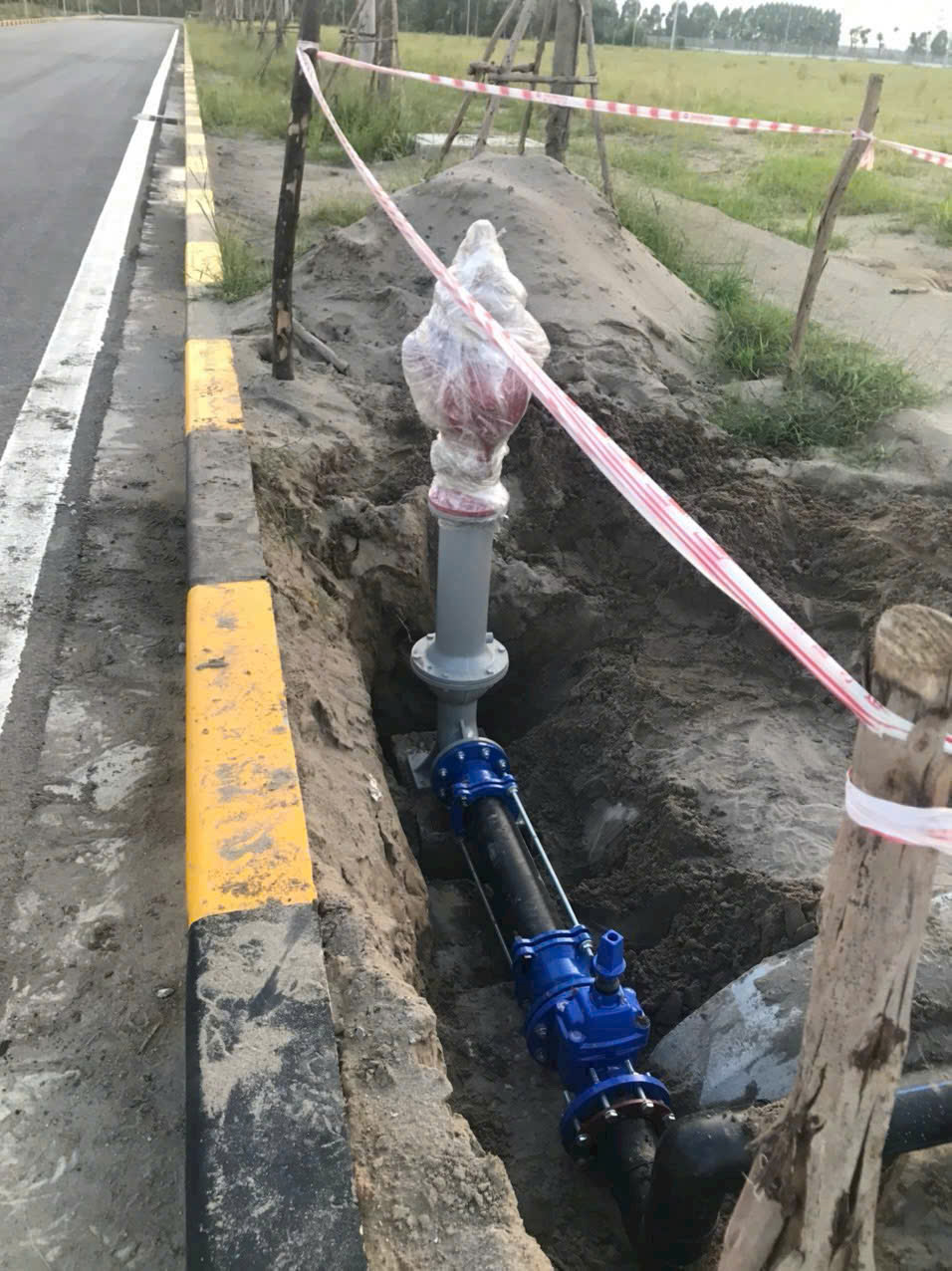 thi công lắp ống fhdpe cho trụ cứu hoả